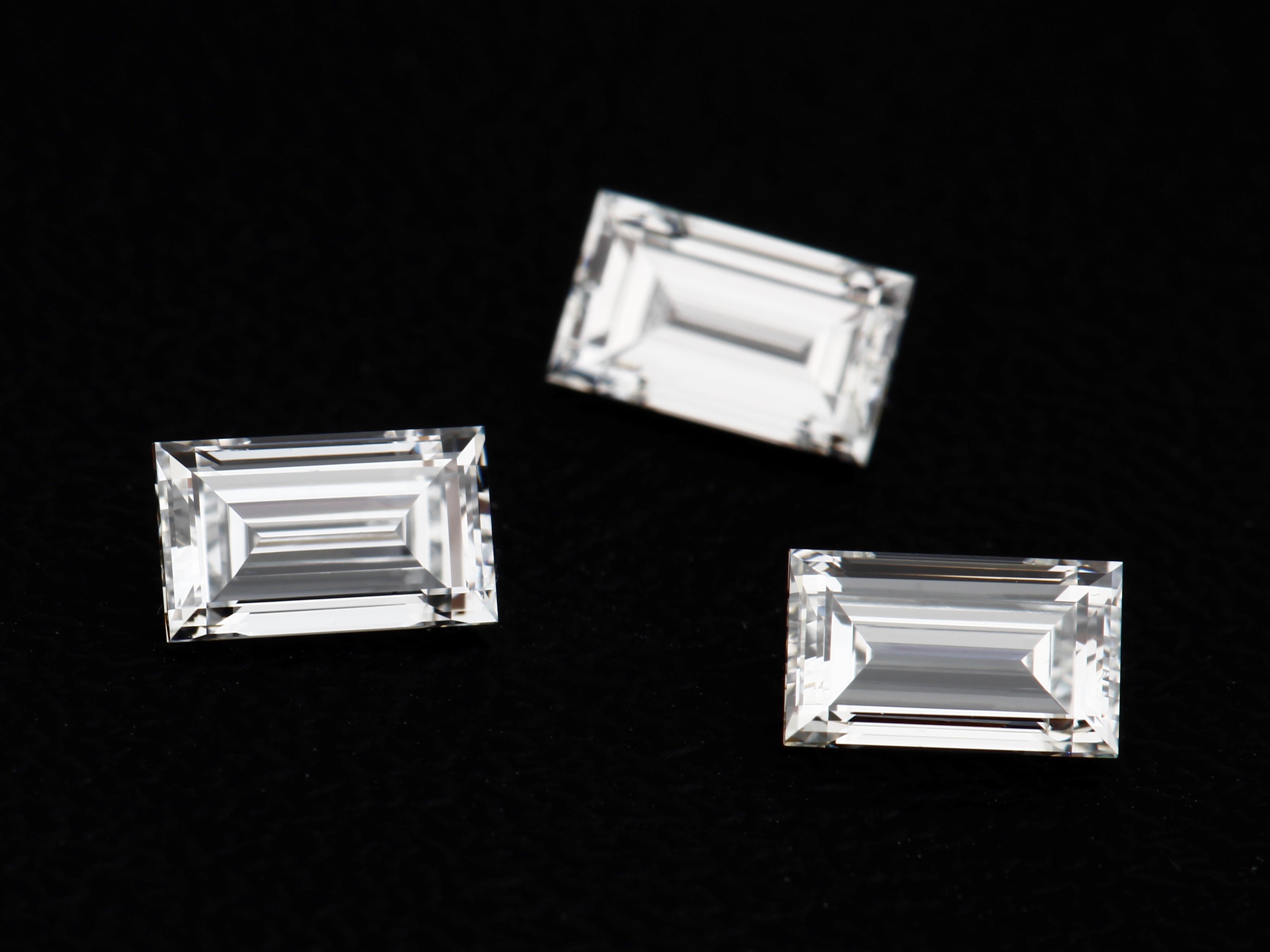 Baguette Diamonds Excellent Cut VVS2 Clarity E/F Color, 0.98 Carat, 3 Pcs